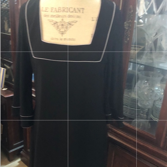 NET Whbm Black dress with square neckline and flare sleeve - Picture 7 of 9